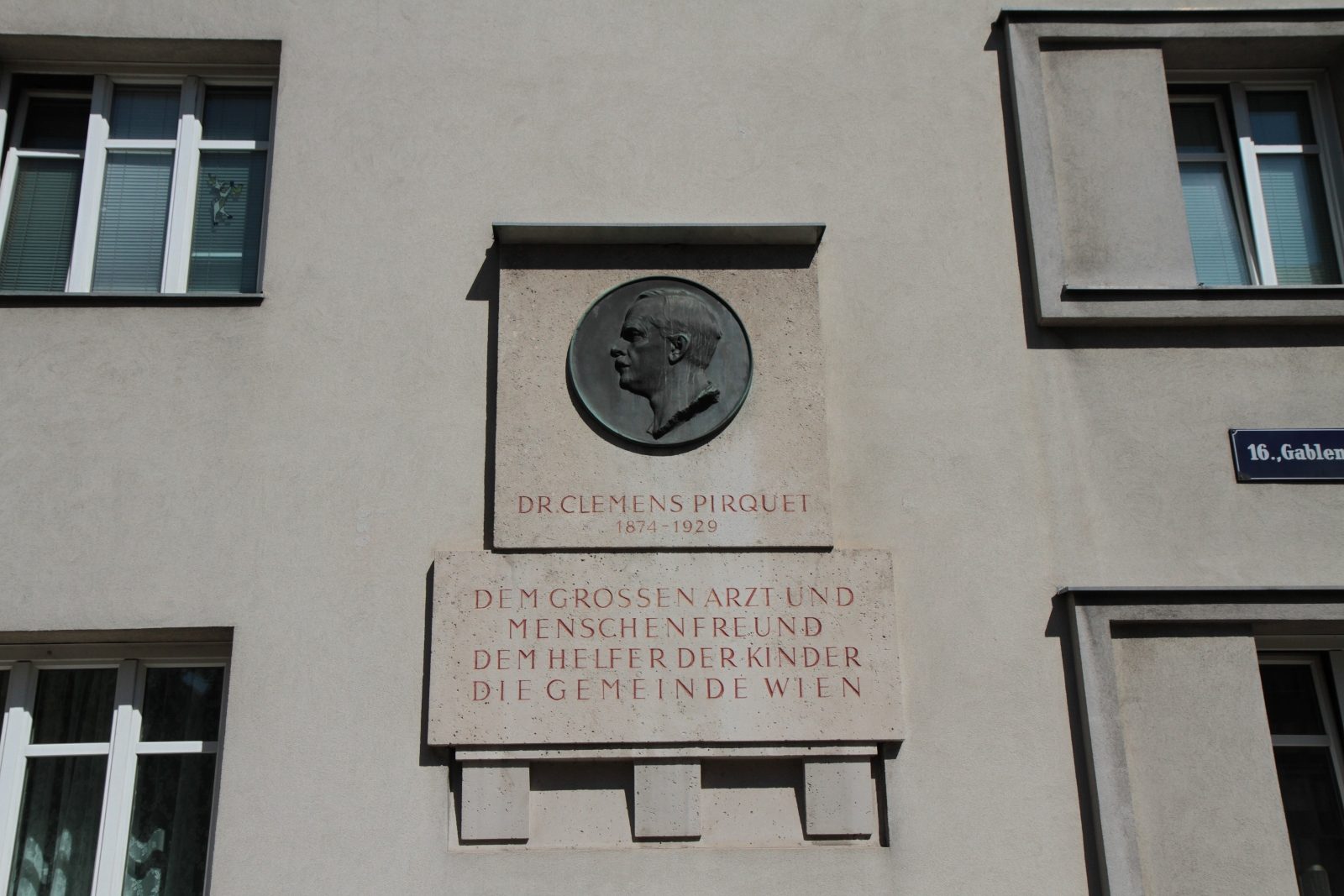 Clemens Pirquet von Cesenatico's monument, Vienna - 03.jpg